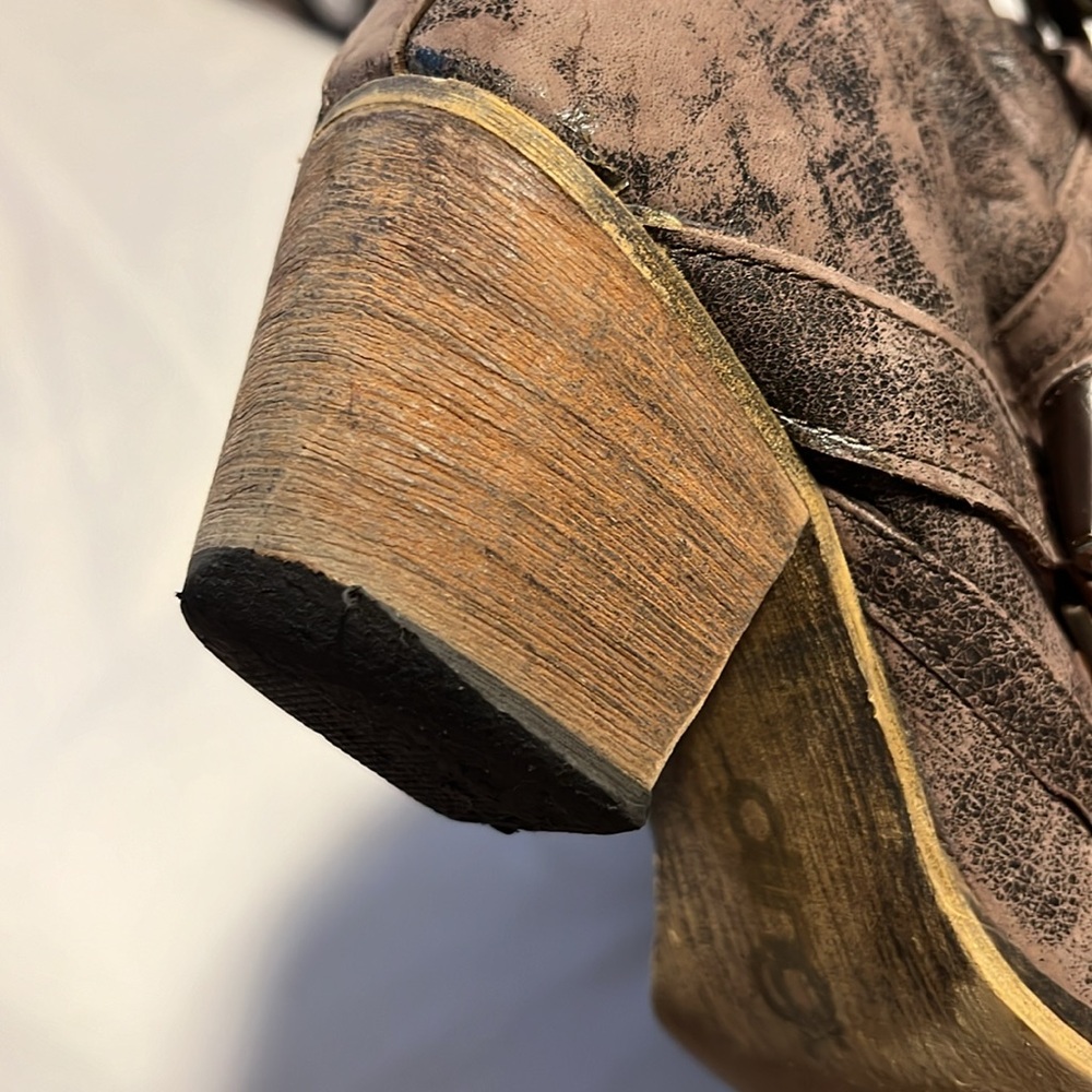 Brown Leather Buckle Dingo Cowboy Boots - Picture 5 of 9